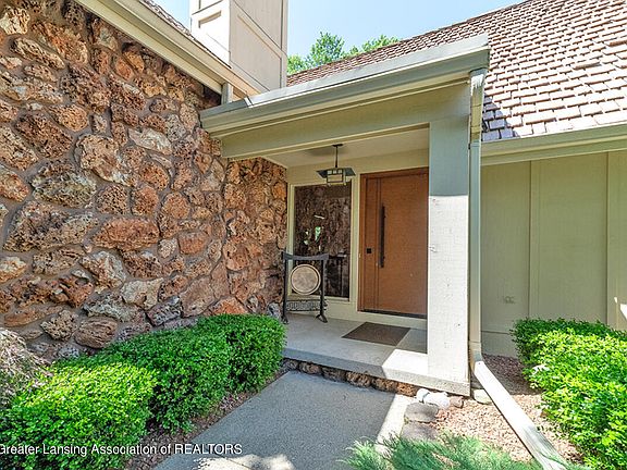 2nd image of 4825 Sunny Meadow Cir