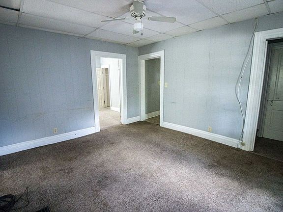 4th image of 128 E Oak St #1
