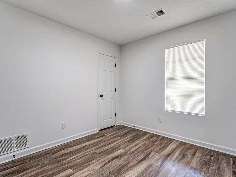 2551 Parkview Dr — Photo 22