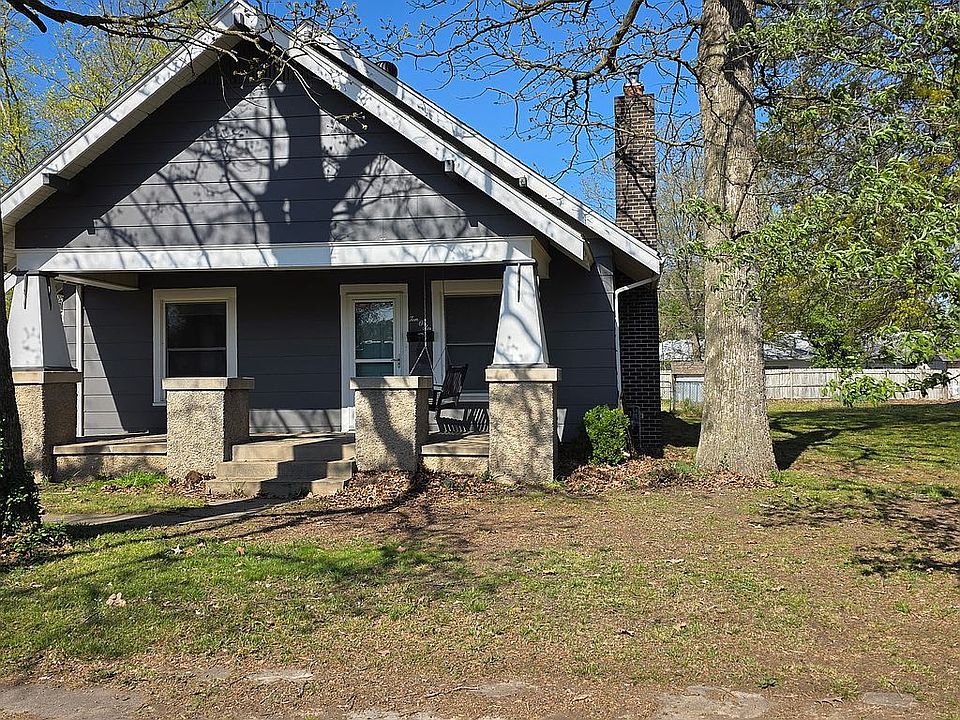 Right side view of the front