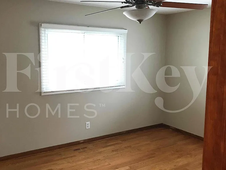 155 Berkshire Dr — Photo 23