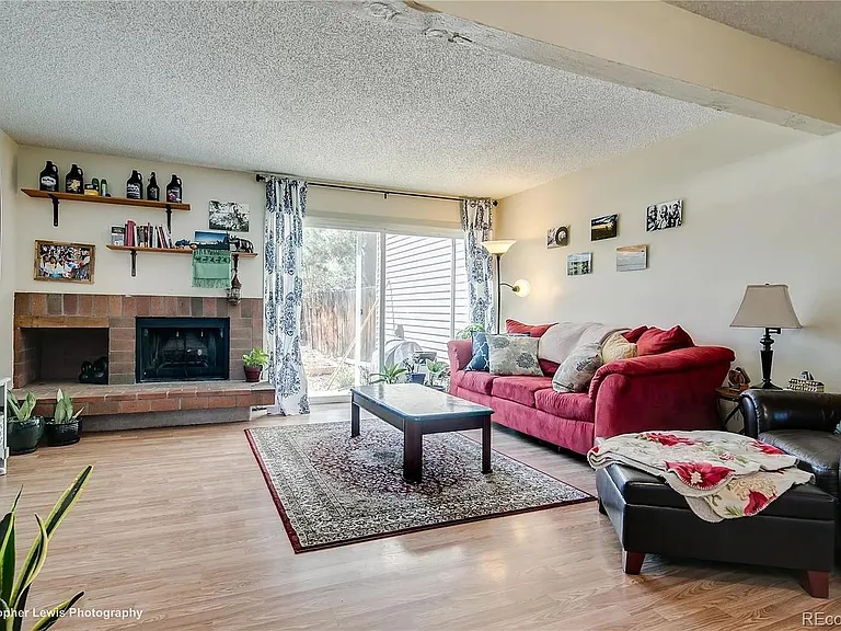 1160 Poplar Ave — Photo 2