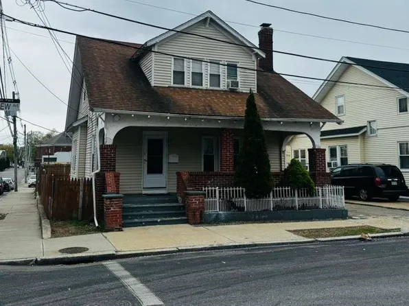 2 Parkview Ave, Providence, RI 02905