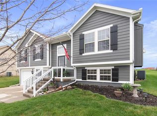 808 N Birch St, Kearney, MO 64060