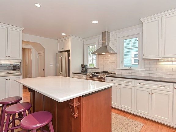 3rd image of 29 Dartmouth Ave