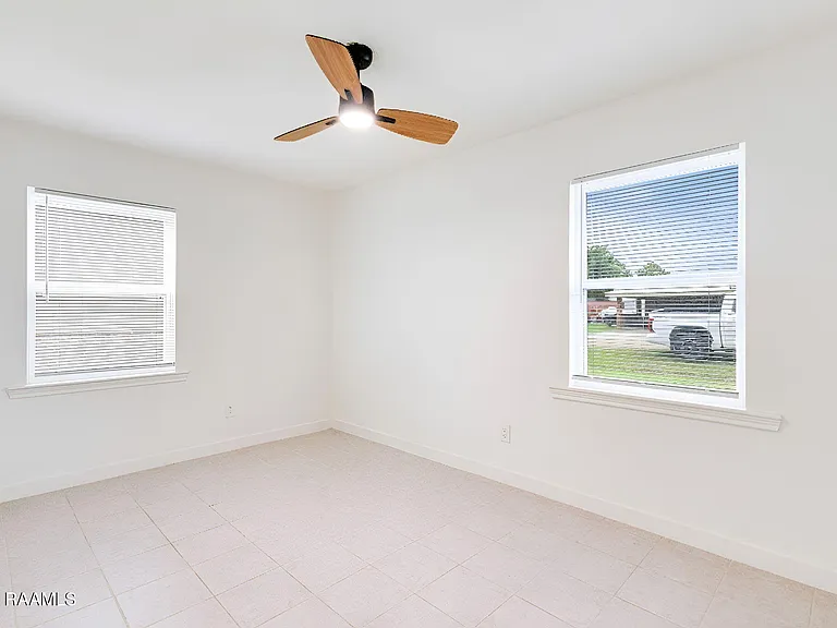 304 W Broussard St — Photo 14