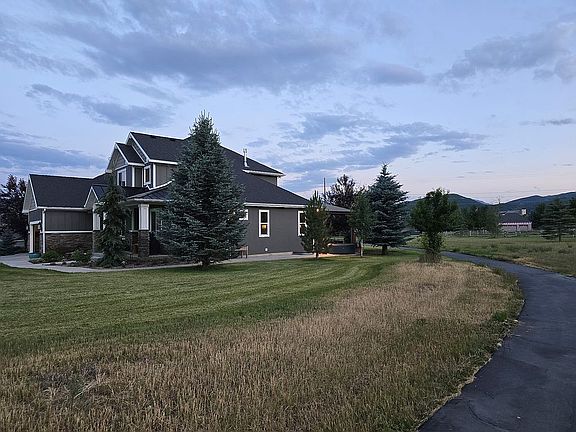 4th image of 570 W Cascade Meadows Loop