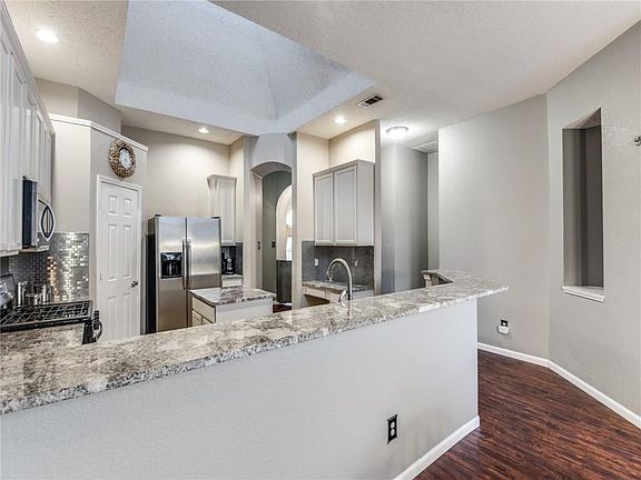 4th image of 5112 Highlands Dr