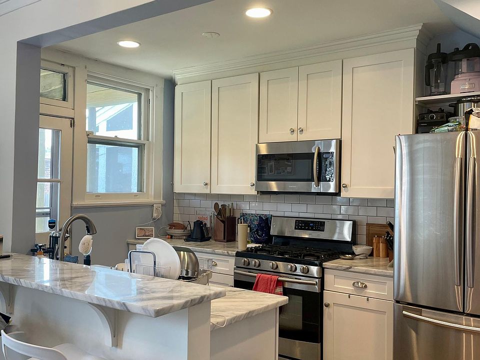 Kitchen - stainless steel appliances, gas stove, dishwasher