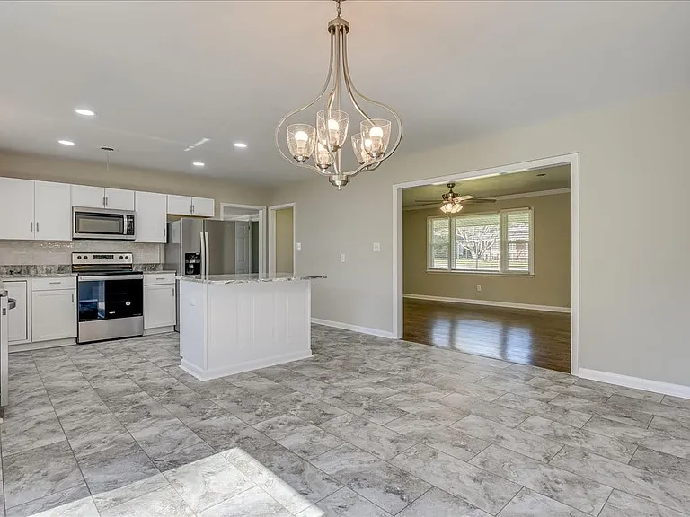 1202 Oakdale Rd — Photo 7