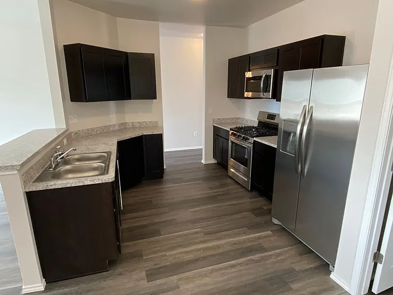 2027 Taylor St — Photo 10
