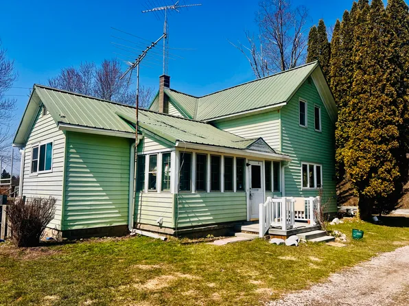 117 W Meisenheimer Rd, Scottville, MI 49454