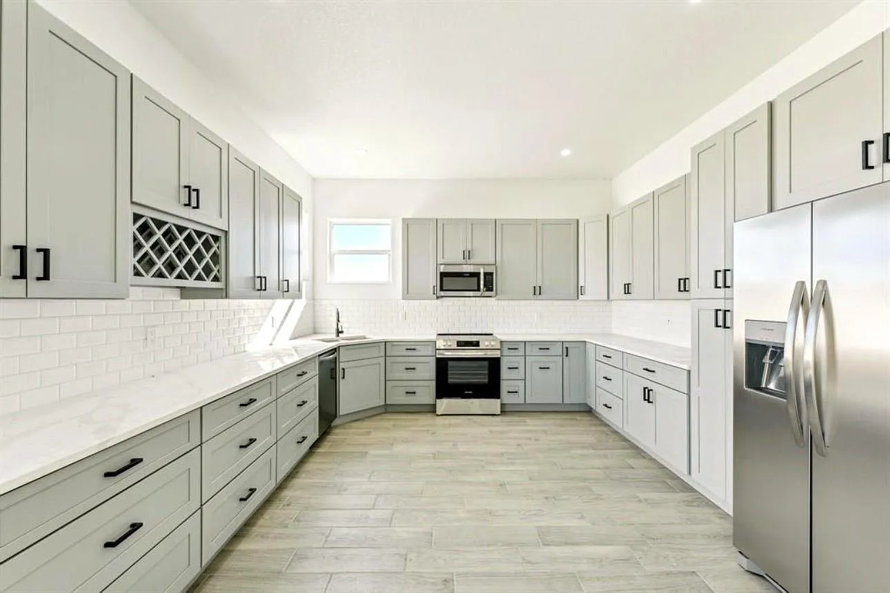 3 bed, 2.0 bath, 1869 sqft, $2,000 — Photo 4