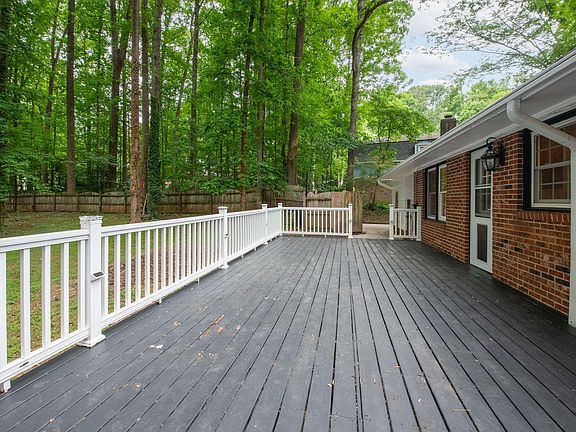 4th image of 924 Carnoustie Cir