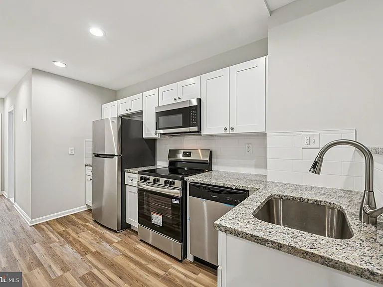 750 Reservoir St #B — Photo 11