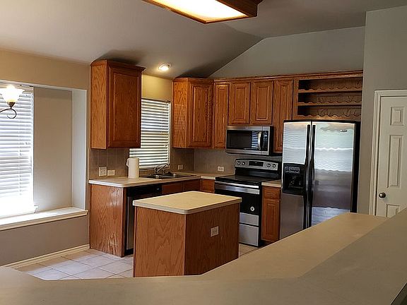 3rd image of 6213 Candletree Ln