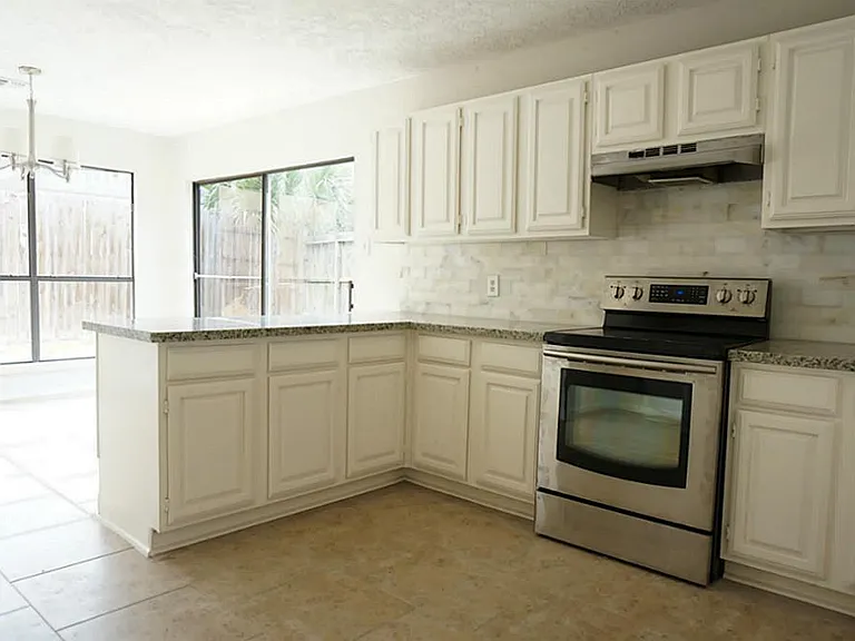 1511 Bradney Dr — Photo 3