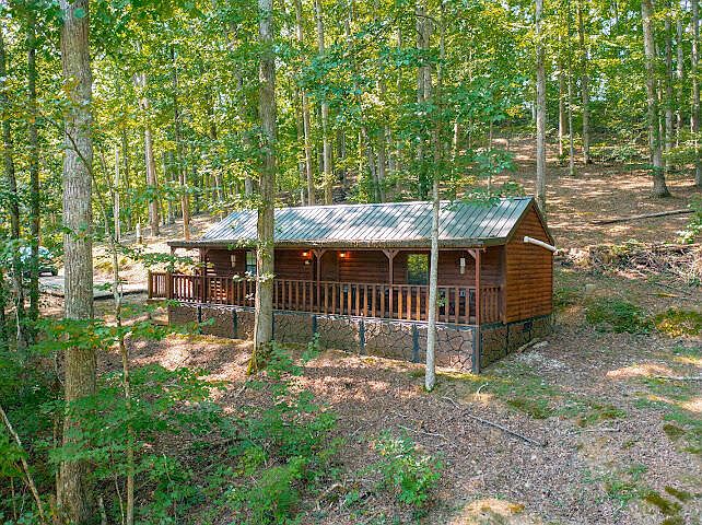 1st image of 411 Alum Cave Rd