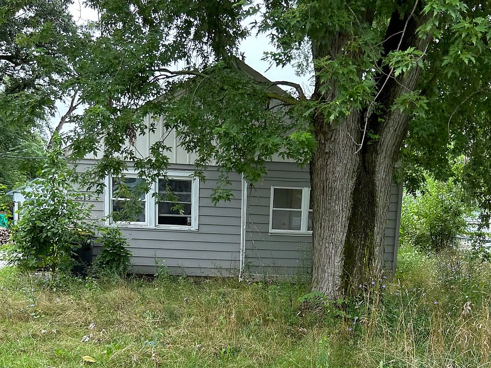 2nd image of 2613 Fowler St