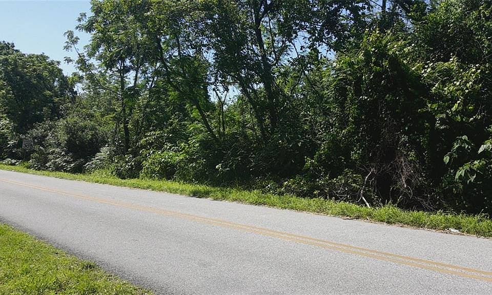 2nd image of Old Tavares Rd