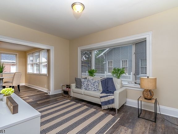 4th image of 74-76 Leslie St