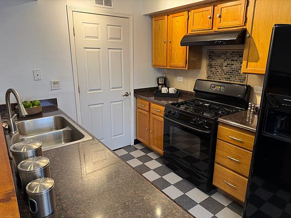3rd image of 1594 Quaker Ln #177-B