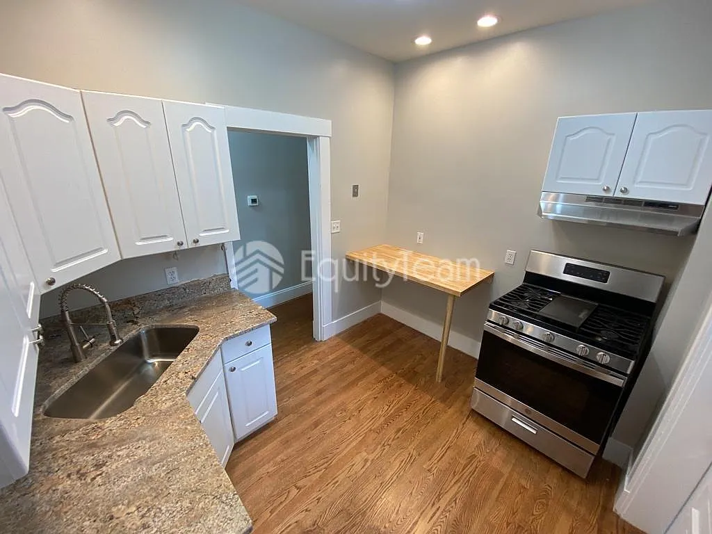 3740 Andrew Ave Unit 01 — Photo 4