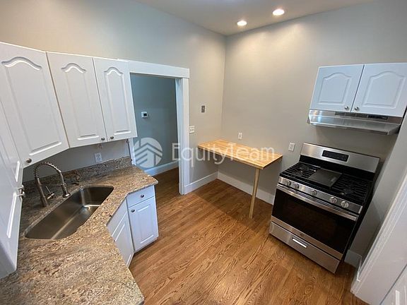 4th image of 3740 Andrew Ave Unit 1