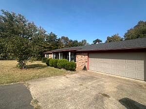3rd image of 84 Creek Ln