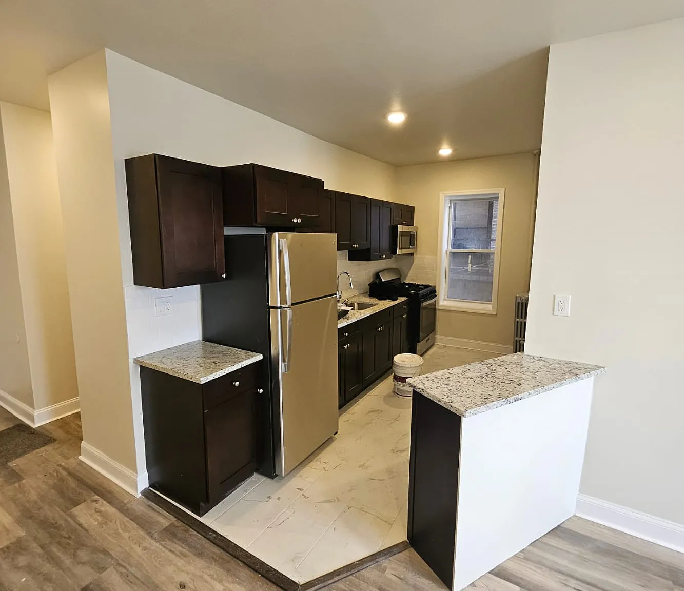 2 bed, 800 sqft, $2,049 — Photo 2