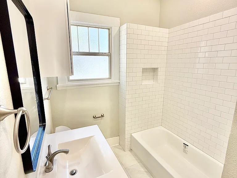 1201 E Lamar St — Photo 15