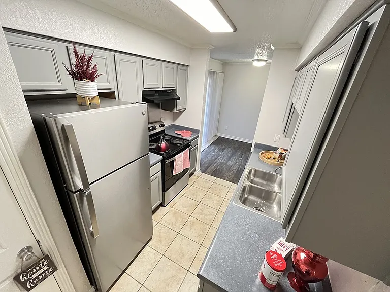 Le Montreaux Apartments — Photo 40