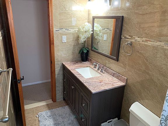 Full bathroom second floor