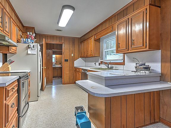 5th image of 203 Church St