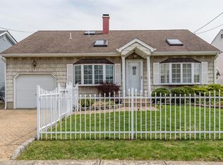 24 McKinley Ave, Colonia, NJ 07067