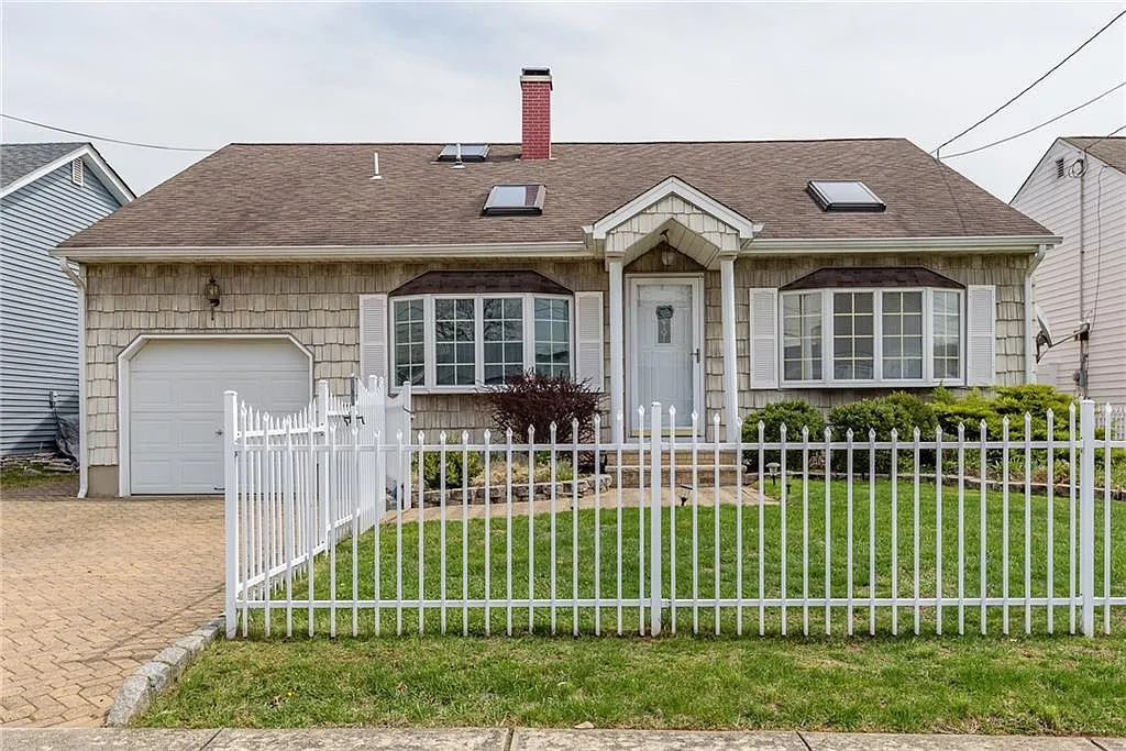 24 McKinley Ave photo 1