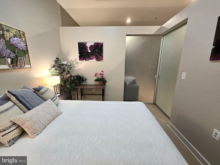 1320 Fenwick Ln #6 — Photo 16