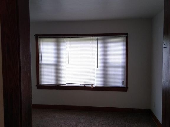 Downstairs bedroom.