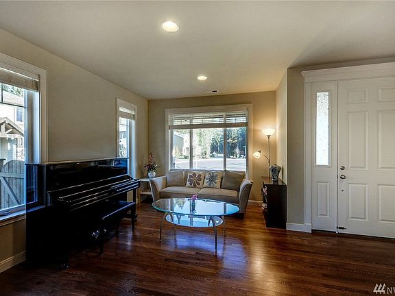 4th image of 1571 237th Ct NE