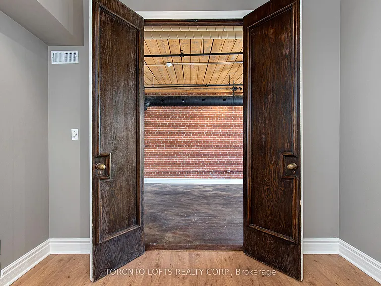 426 Queen St E #405 — Photo 15