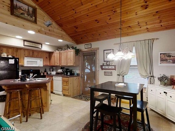 3rd image of 335 Greenwood Way