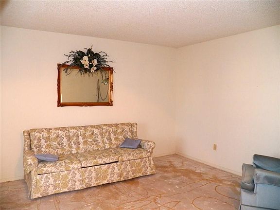 2nd image of 2417 Helena Cir
