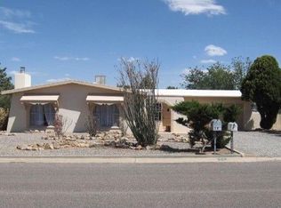 910 E Christmas Tree Ln, Pearce, AZ 85625