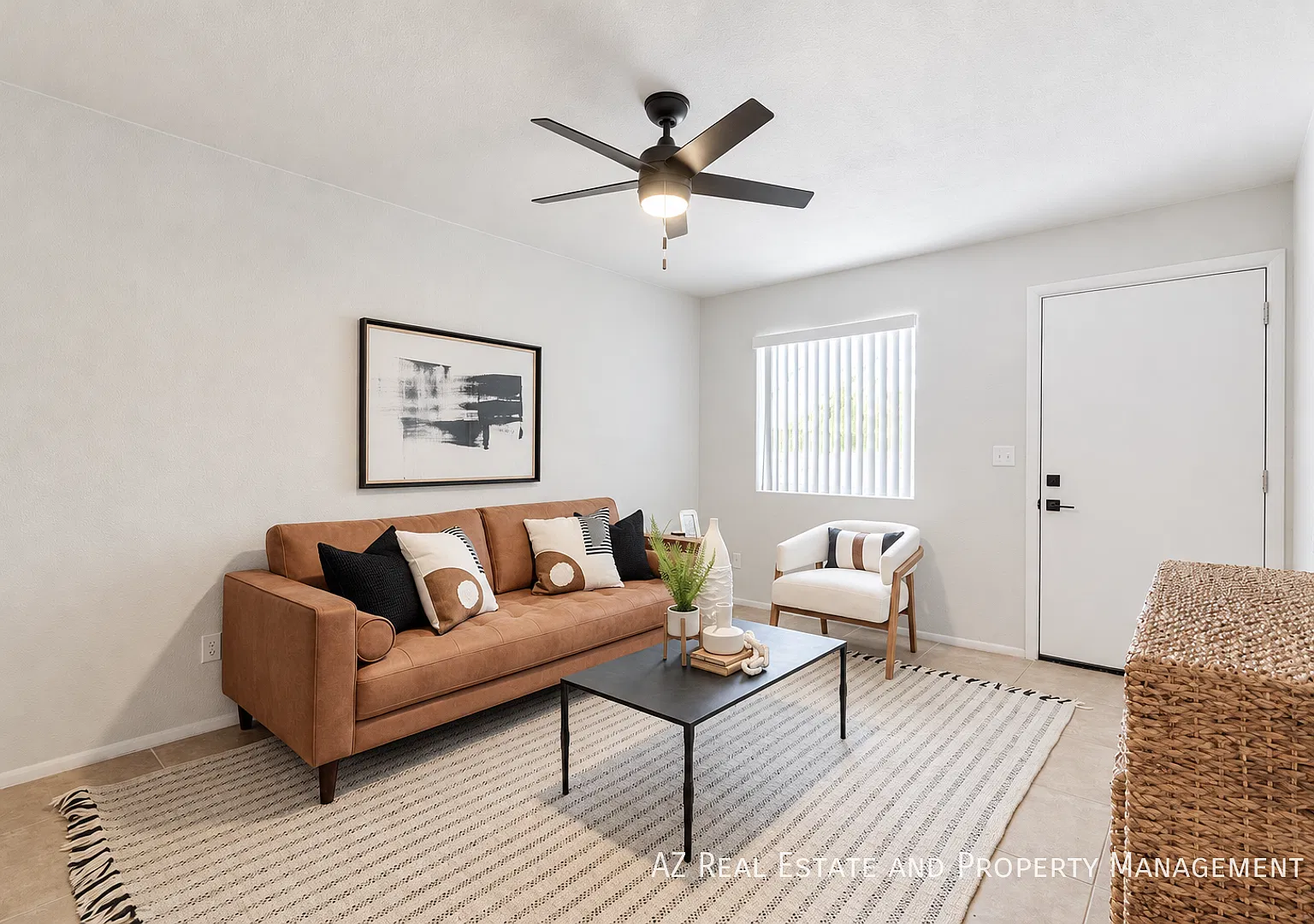 $500 deposit Newly Remodeled! Live, Relax & Thrive in This Convenient Phoenix Retreat! — Photo 2