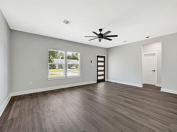 4th image of 2429 Boss St