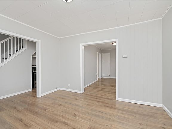 3rd image of 178 Cummings St