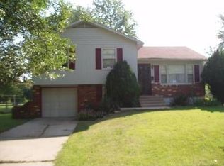 13625 Cambridge Ave, Grandview, MO 64030