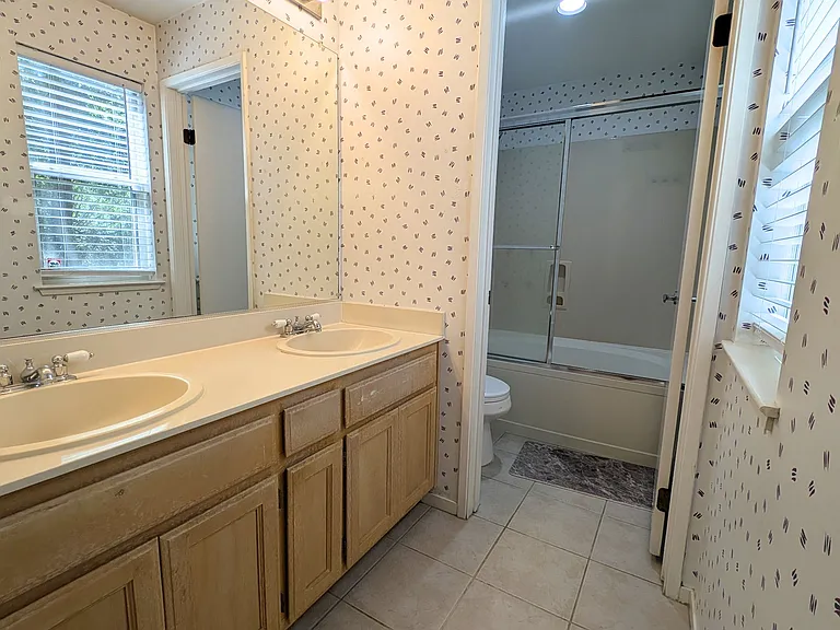 143 Tuscany Ct — Photo 8