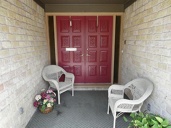 5th image of 2704 Williamsburg Dr