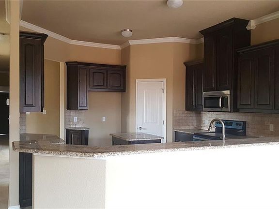 3rd image of 119 Donna Cir